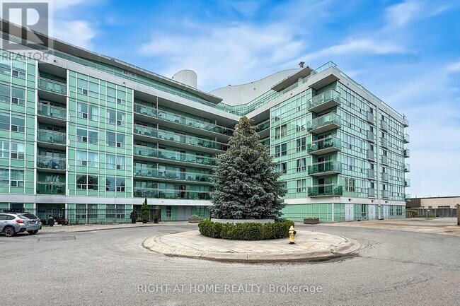 60 Fairfax Crescent in Toronto, ON - Building Photo - Building Photo