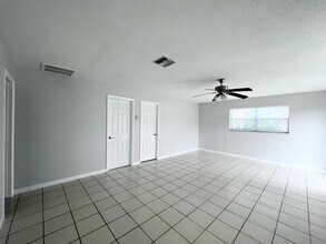 512 Holly Dr in Palm Beach Gardens, FL - Building Photo - Building Photo