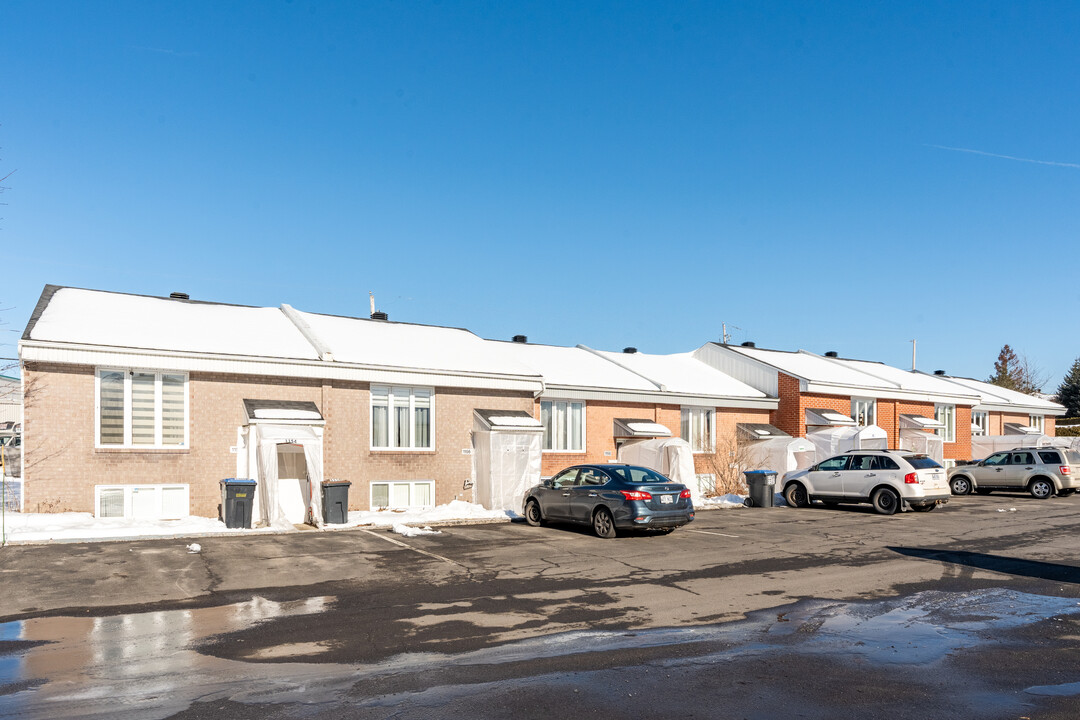 1164 Des Grenats St in Lévis, QC - Building Photo