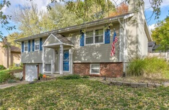 403 SE Annette St in Lee's Summit, MO - Building Photo - Building Photo