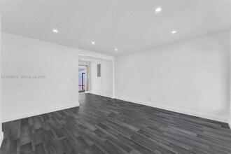 4917 SW 43rd Terrace in Fort Lauderdale, FL - Building Photo - Building Photo