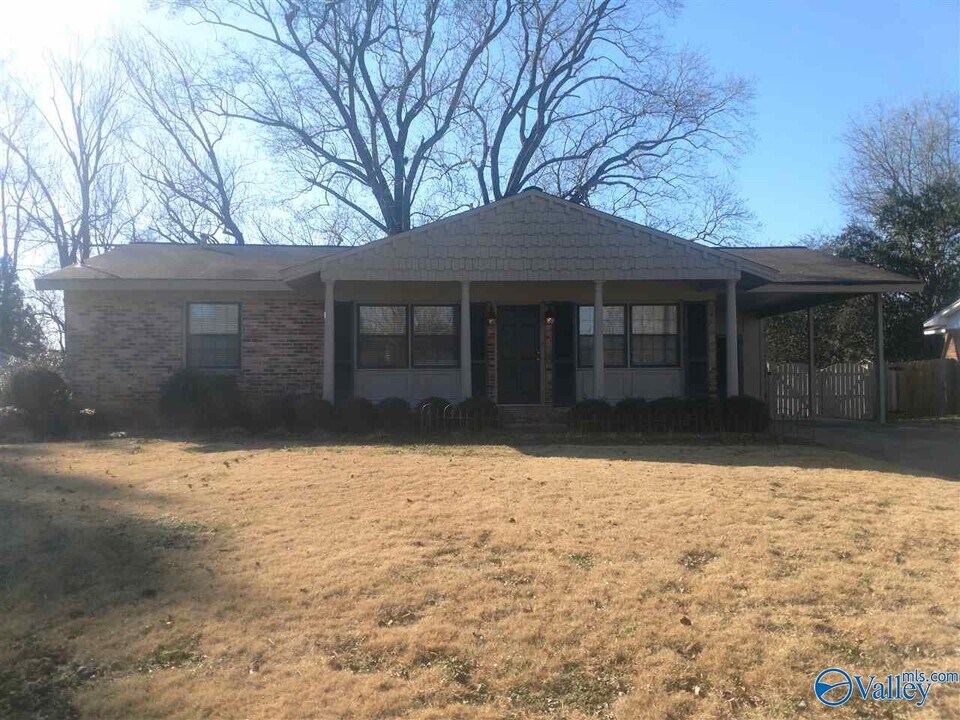 11012 Crestfield Dr SE in Huntsville, AL - Building Photo