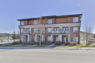 12 Aspen Hills Ter SW in Calgary, AB - Building Photo - Building Photo