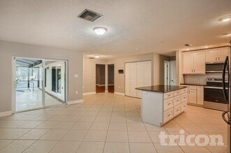 215 Hillcrest Dr in Safety Harbor, FL - Foto de edificio - Building Photo