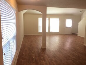 705 South Ella Creek Drive in Houston, TX - Building Photo - Building Photo