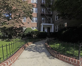 81-05-81-15 35th Ave in Jackson Heights, NY - Building Photo - Building Photo