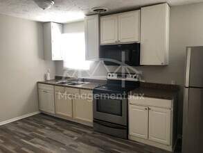 7216 Ken Knight Dr W in Jacksonville, FL - Building Photo - Building Photo