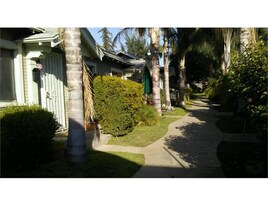 2115 N Raymond Ave, Unit 2113 in Altadena, CA - Building Photo