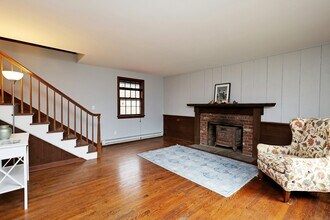 380 Newtown Turnpike in Redding, CT - Building Photo - Building Photo