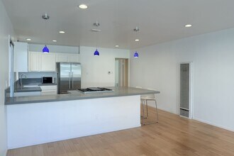 120 Bardsdale Ave in Oxnard, CA - Building Photo - Building Photo