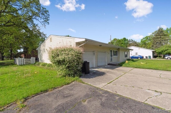 500 Trombley Rd in Troy, MI - Building Photo - Building Photo