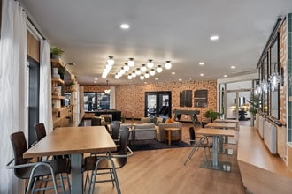 1000 Lakeside Dr in Athens, GA - Building Photo - Building Photo