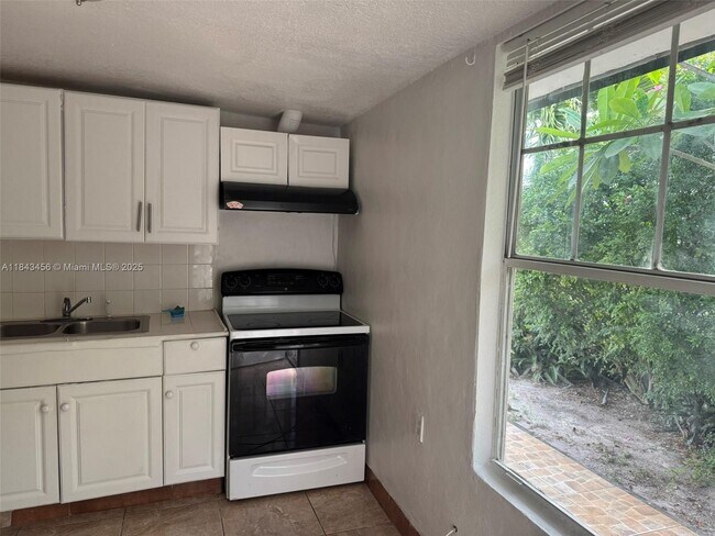 450 SW 22nd Ave in Fort Lauderdale, FL - Building Photo - Building Photo