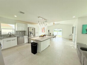 10626 NW 7th St in Pembroke Pines, FL - Building Photo - Building Photo