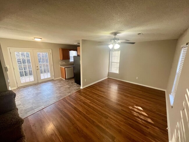 107 Franklin Dr in Central, SC - Foto de edificio - Building Photo