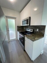 2854 SW 37th Ave in Miami, FL - Building Photo - Building Photo