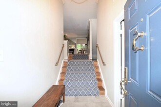 1441 McLean Mews Ct in McLean, VA - Building Photo - Building Photo