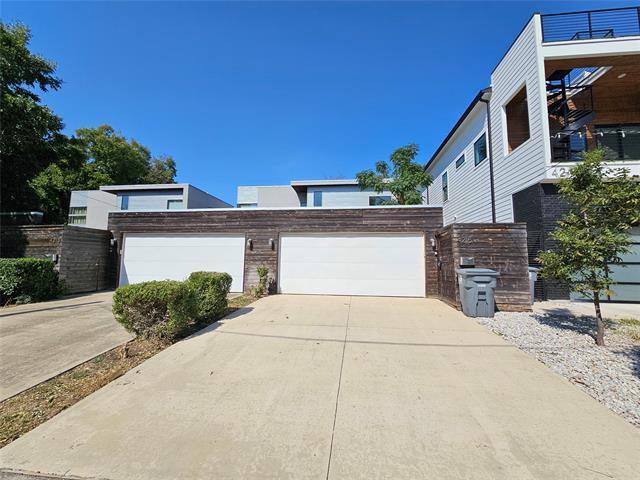 property at 4215 Roseland Ave
