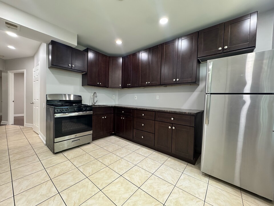 181 Wegman Pky, Unit 1 in Jersey City, NJ - Building Photo