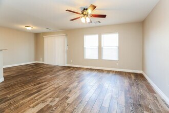 8433 Warthen Meadows St in Las Vegas, NV - Building Photo - Building Photo