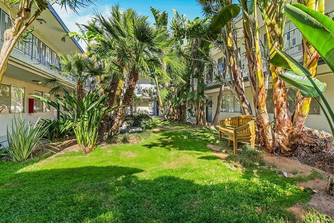 Hope Ranch in Santa Barbara, CA - Foto de edificio - Building Photo