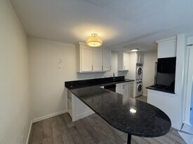 205 E Hurd St in Edmond, OK - Building Photo