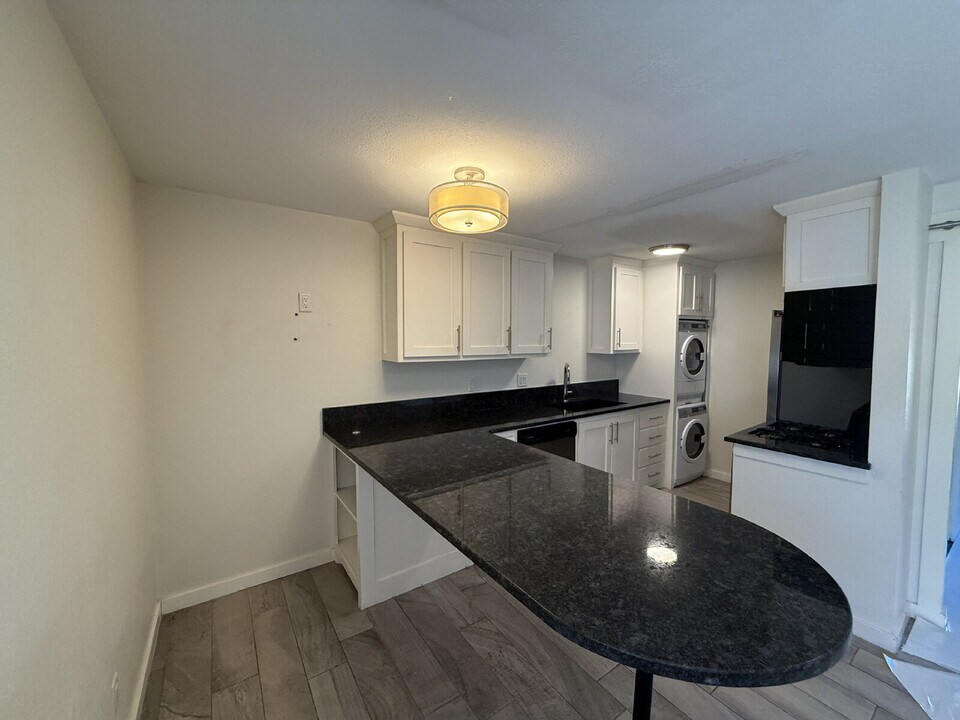 205 E Hurd St in Edmond, OK - Building Photo