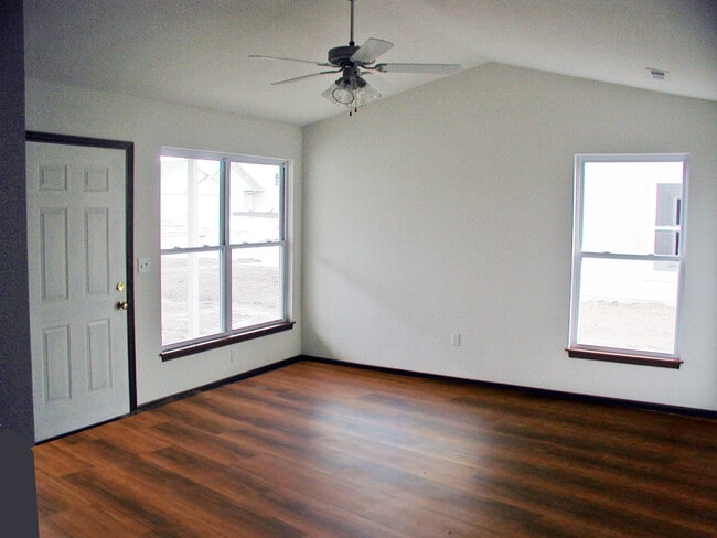 1022 Augusta Ln in Ottawa, KS - Building Photo - Building Photo