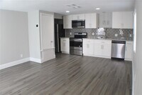 813 Alexander St photo'