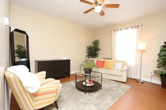 The Lux Townhomes in Louisville, KY - Foto de edificio - Interior Photo