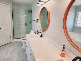 9848 Parker Lake Cir in Navarre, FL - Building Photo