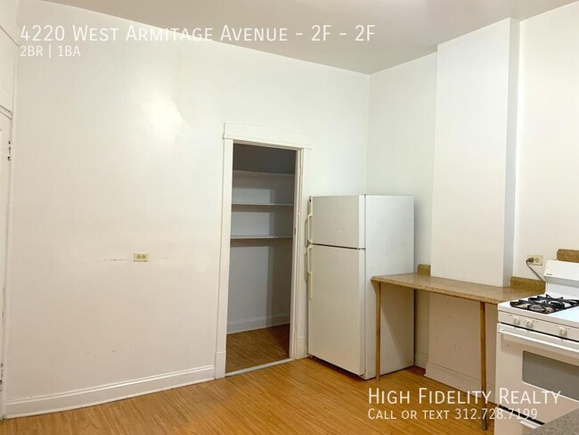 4220 W Armitage Ave in Chicago, IL - Building Photo - Building Photo