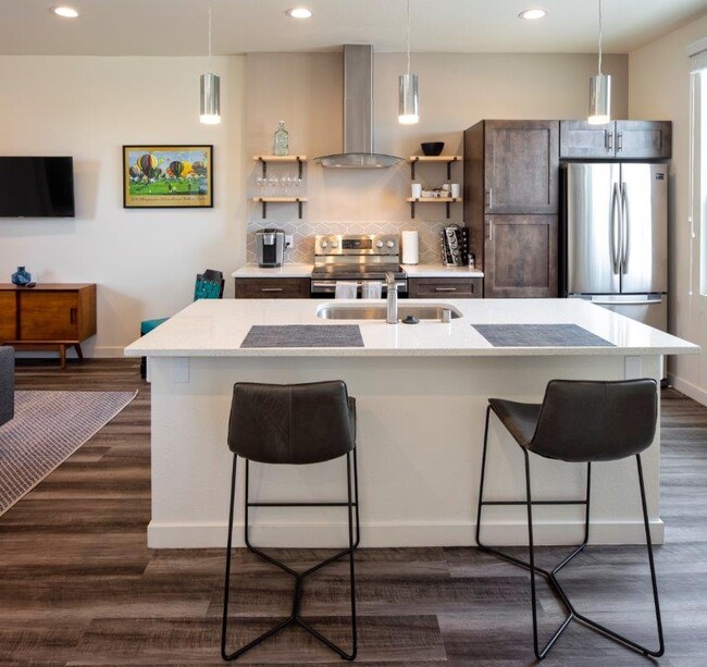 De Anza - Nob Hill Luxury Apartments in Albuquerque, NM - Building Photo - Building Photo