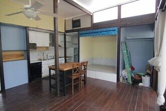 1045 Rosemont St, Unit Charming Casita in Austin, TX - Foto de edificio - Building Photo