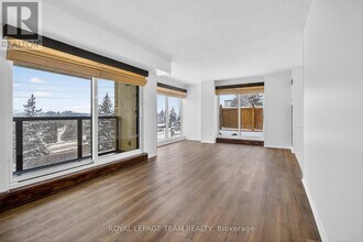 545 St. Laurent Blvd in Ottawa, ON - Building Photo - Building Photo