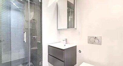 Crisopher Street 1 bedroom with Private Ga in New York, NY - Building Photo - Building Photo
