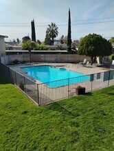 Yosemite Apartments in Manteca, CA - Building Photo - Building Photo