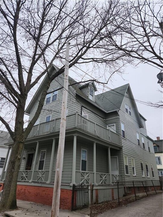 41 Brighton St in Providence, RI - Building Photo