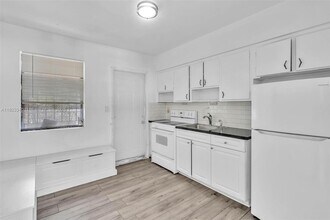 5802 NE 3rd Ave in Miami, FL - Building Photo - Building Photo