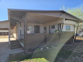 217 10th St in Page, AZ - Building Photo