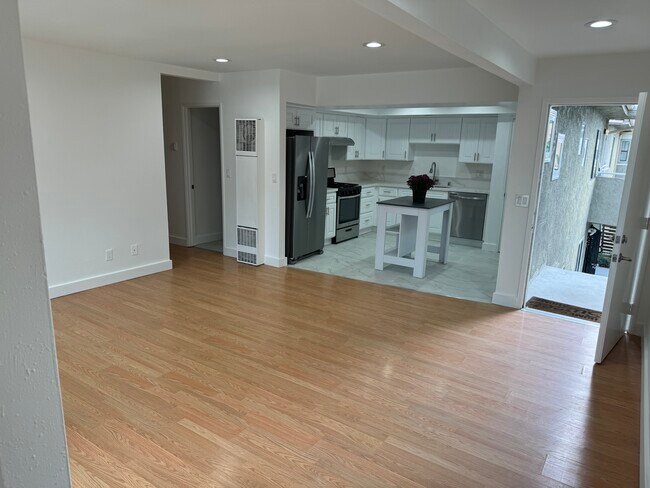 733 Hill St, Unit 5 in Santa Monica, CA - Building Photo - Building Photo