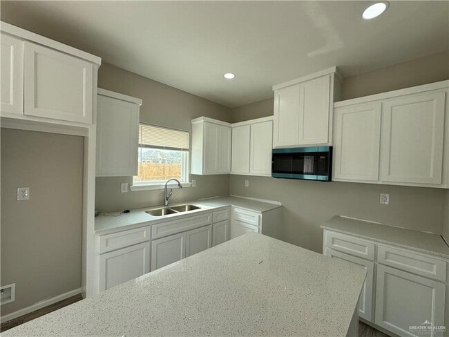 1604 Canelo Dr, Unit 3 in Edinburg, TX - Building Photo - Building Photo