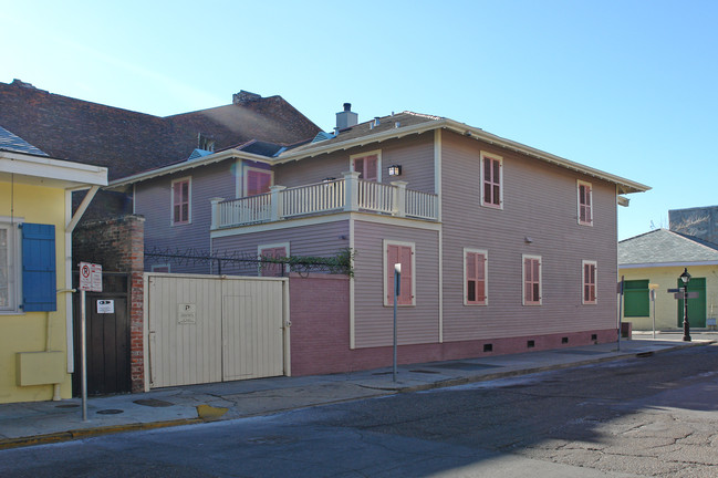 941 Dumaine St in New Orleans, LA - Foto de edificio - Building Photo