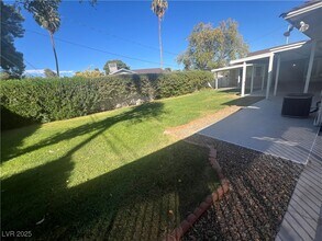 1650 Waldman Ave in Las Vegas, NV - Building Photo - Building Photo