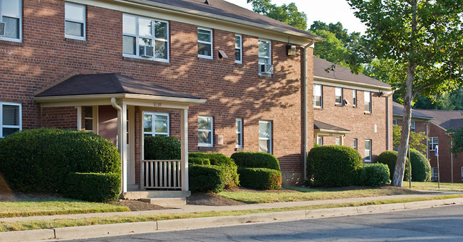 Springfield Gardens in Springfield, VA - Building Photo - Building Photo