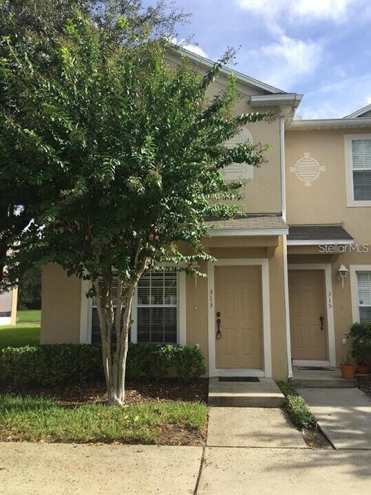 313 Wilton Cir in Sanford, FL - Building Photo