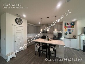 124 Sears Ln in Morrisville, NC - Building Photo - Building Photo