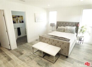1113 Carmona Ave in Los Angeles, CA - Building Photo - Building Photo