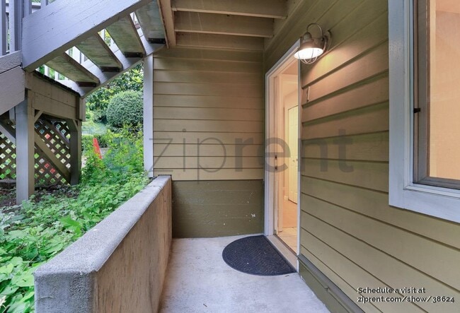 627 W Mercer Pl in Seattle, WA - Building Photo - Building Photo