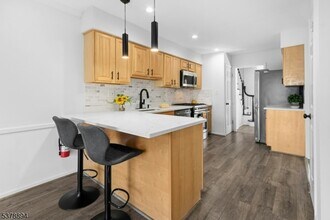 22 Maddaket Ct, Unit F4 in Scotch Plains, NJ - Foto de edificio - Building Photo